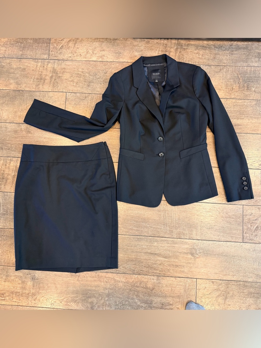 The limited skirt suit set size 4 black